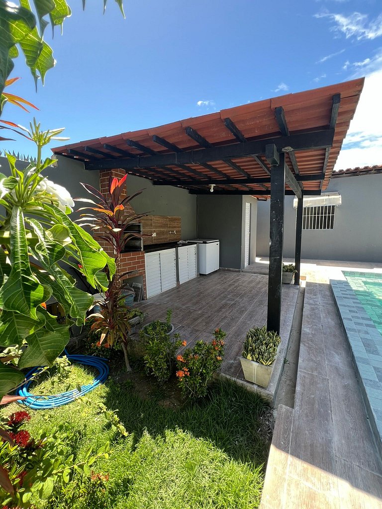 Casa de Praia:4 Quartos, 3 Suítes, Próximo a Praia